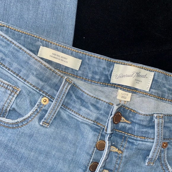 Jeans - Picture 2 of 4